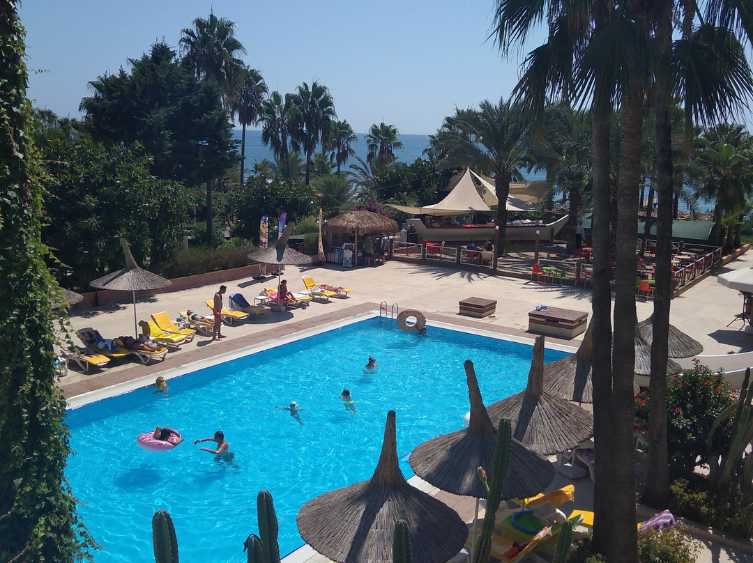 Green Paradise Beach Hotel主图