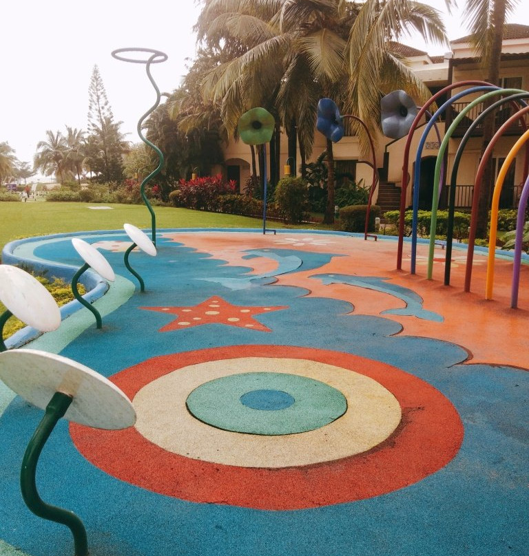 果阿皇家兰花海滩度假村主图