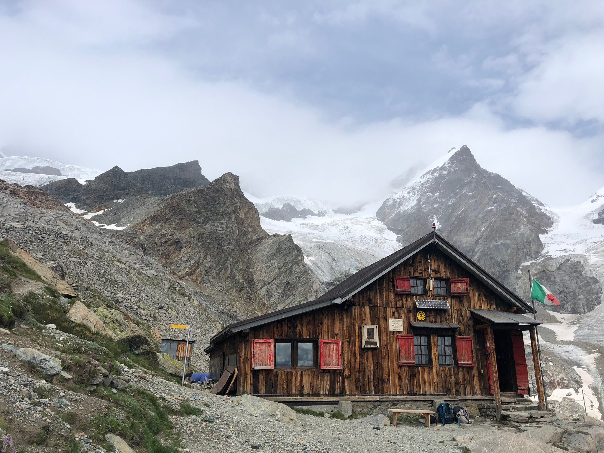 Mezzalama Refuge-官方