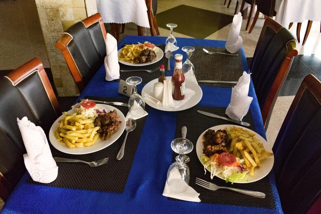 Super Paradise Hotel主图