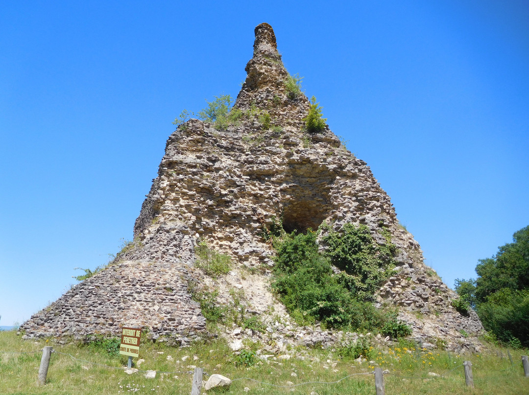 Pyramide de Couhard景点图片