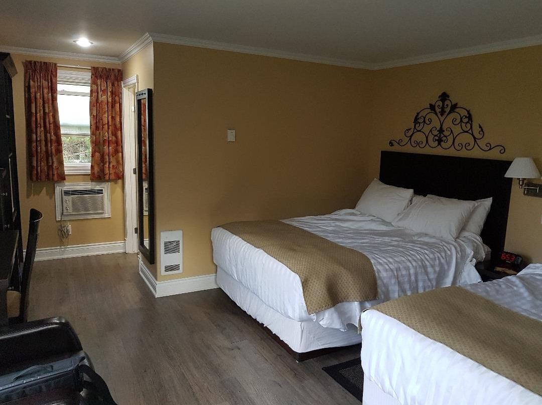 Clark's Sunny Isle Motel主图