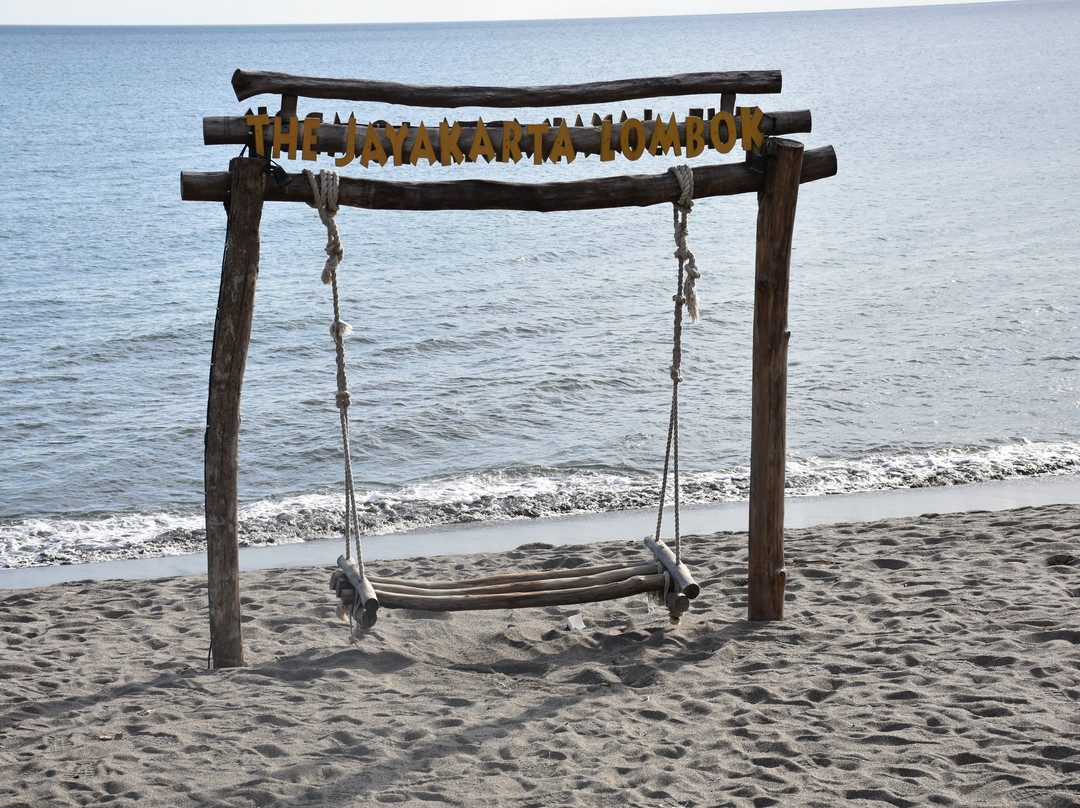 扎亚卡特龙目岛海滩饭店主图