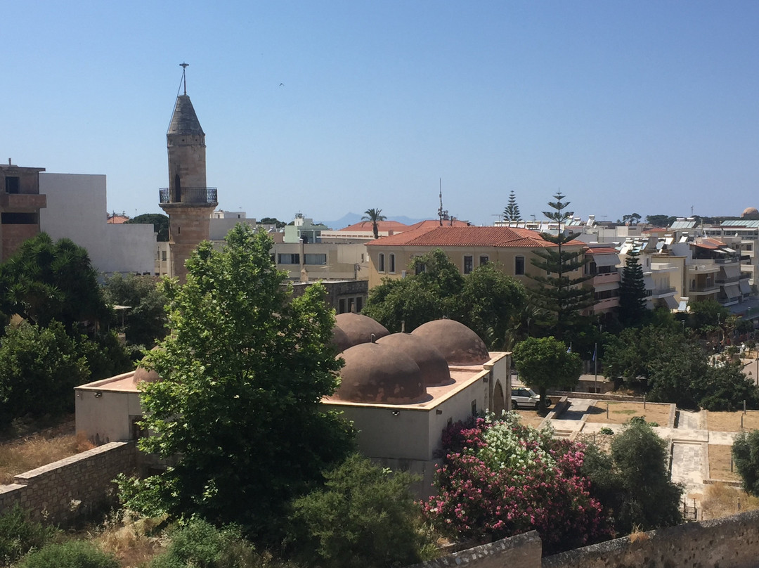 The City Hotel and Suites主图