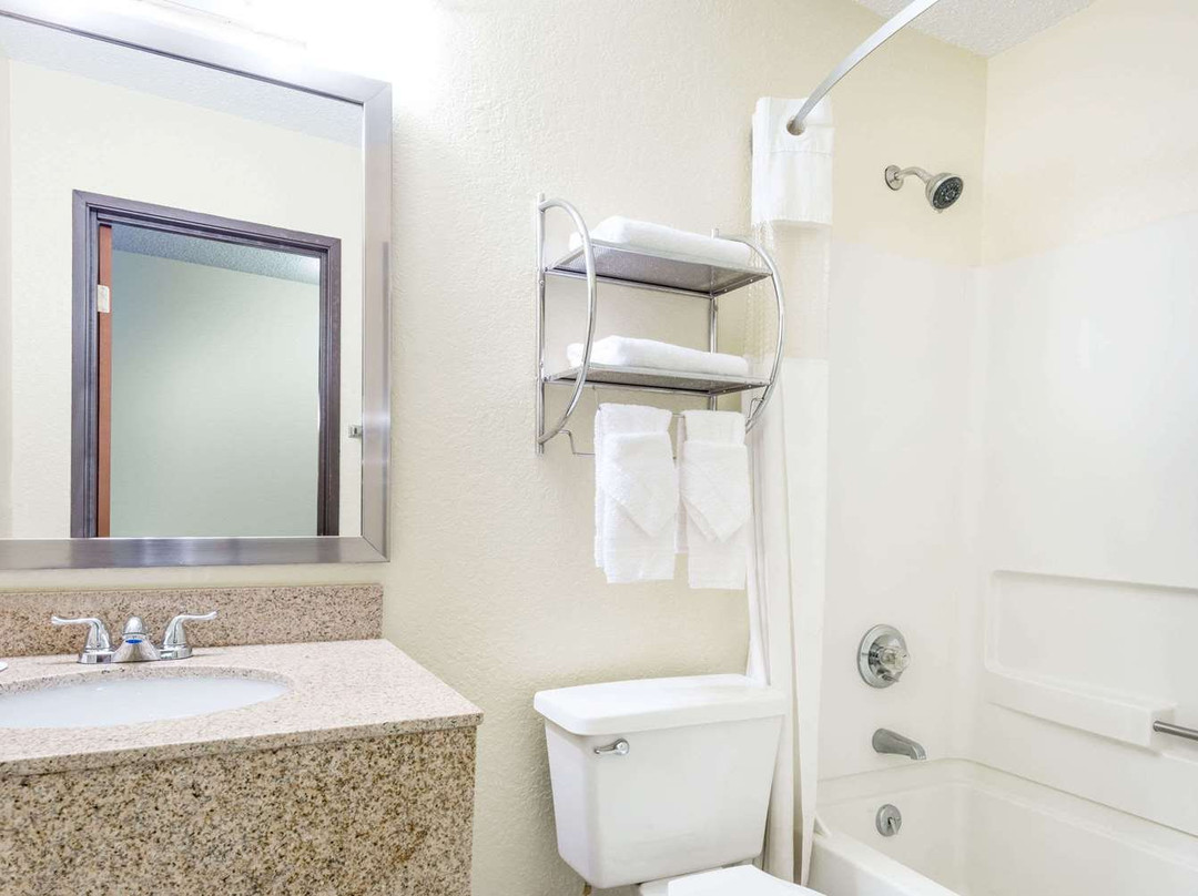 Super 8 by Wyndham Franklin/Middletown Area主图