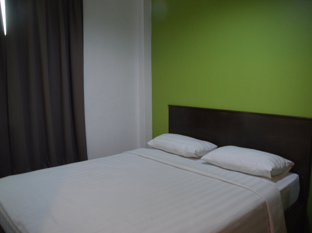 Red Tomato Hotel主图