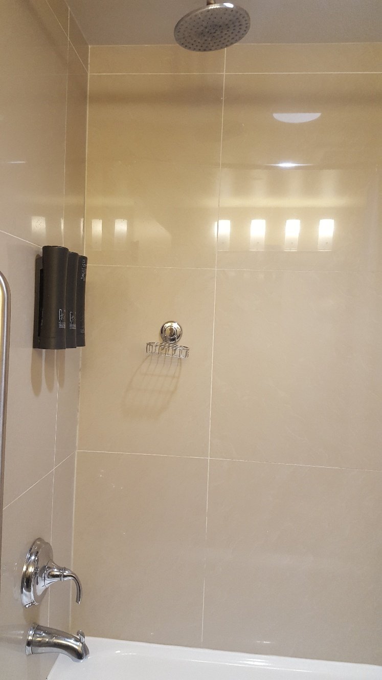 Best Western Plus Miami Airport North Hotel & Suites-浴室