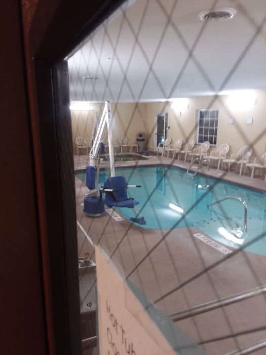 Cobblestone Hotel and Suites - Waynesboro-泳池
