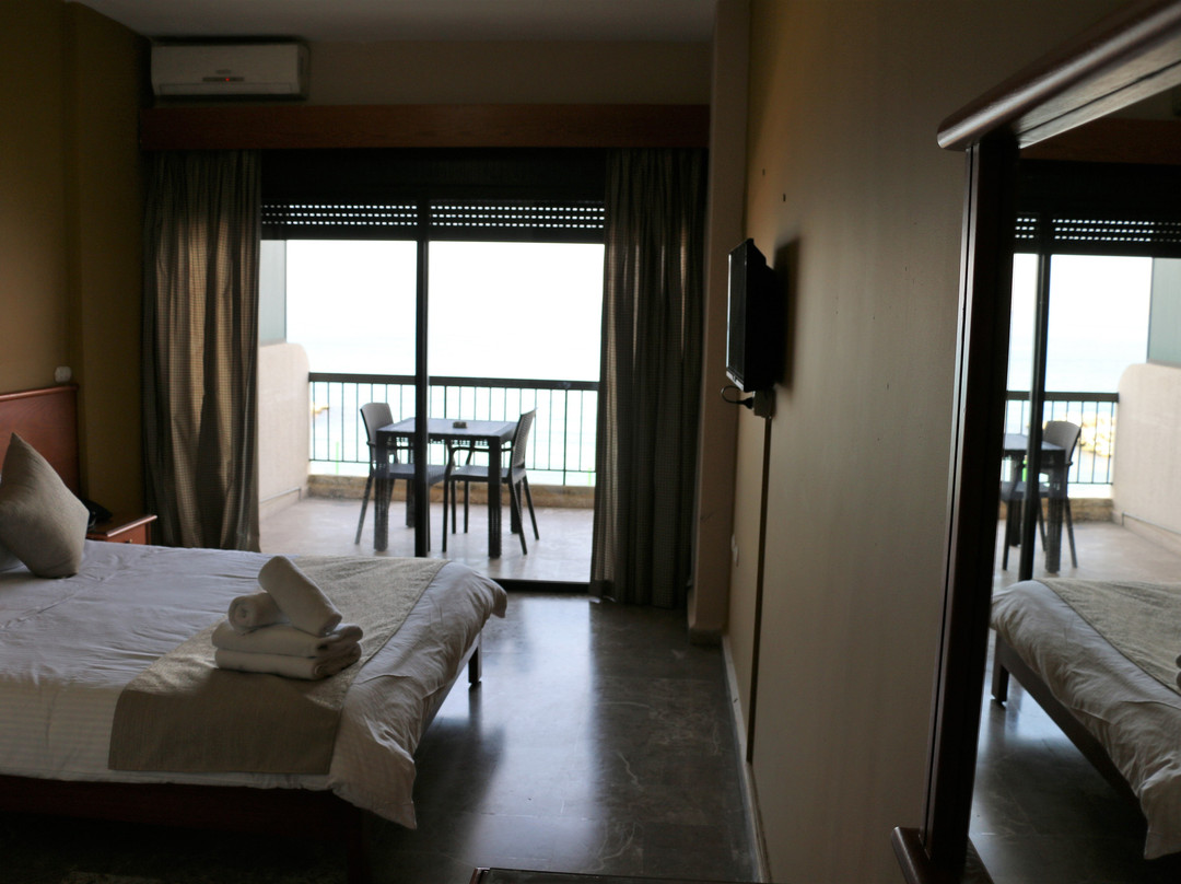Holiday Suites Hotel & Beach Resort主图