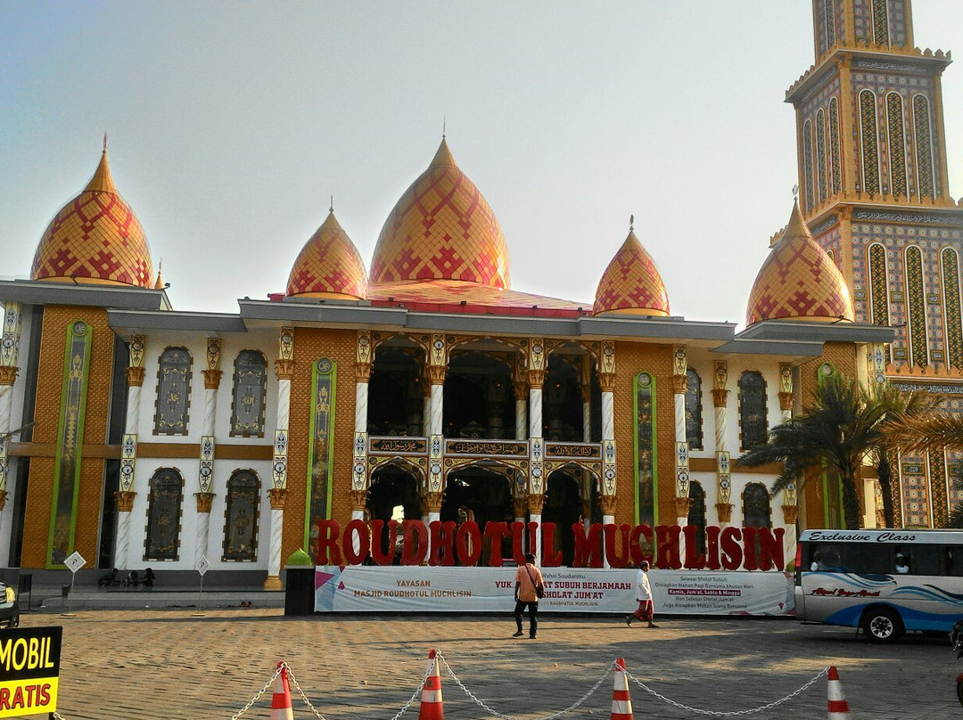 Roudhotul Muchlisin Mosque景点图片