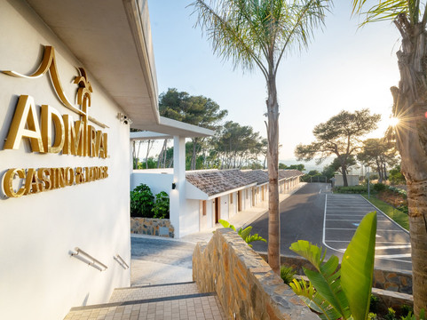 Hotel Admiral San Roque主图