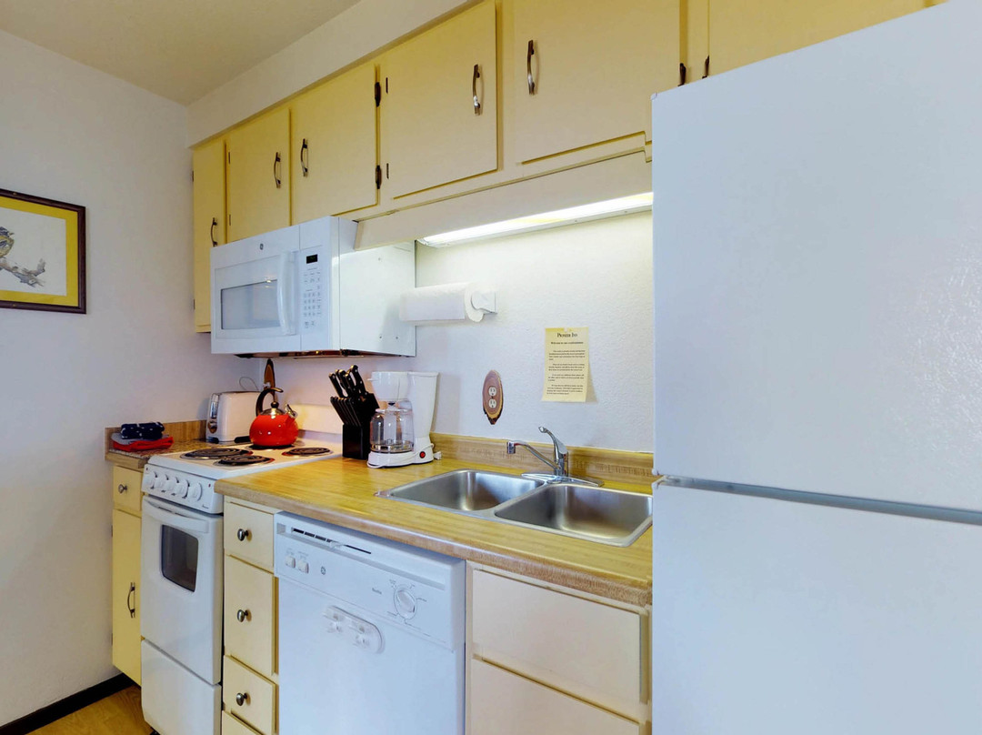 Pioneer Inn Condominiums主图