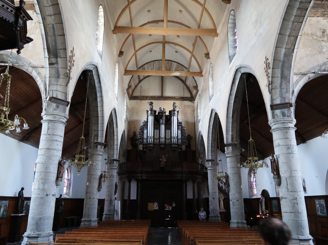 Église St Pierre-Solre-le-Chateau必去景点