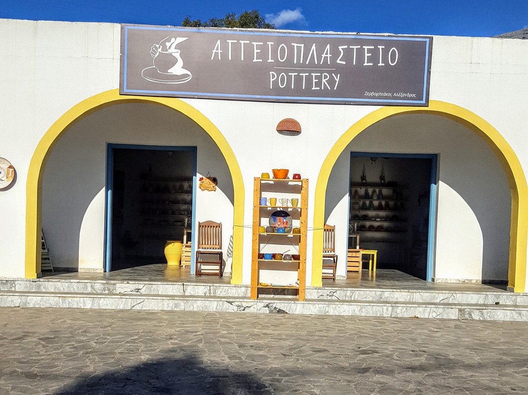 Zervobeakos Handmade Pottery-Pirgos Dirou必去景点