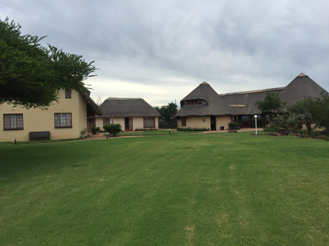 The Owl and Elephant Lodge主图