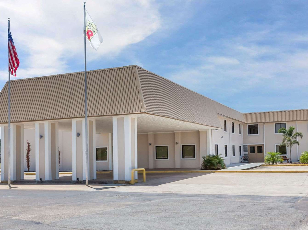 Super 8 by Wyndham Buffalo主图