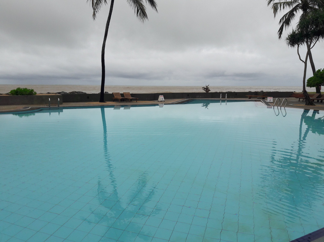 隆威利度假村酒店主图