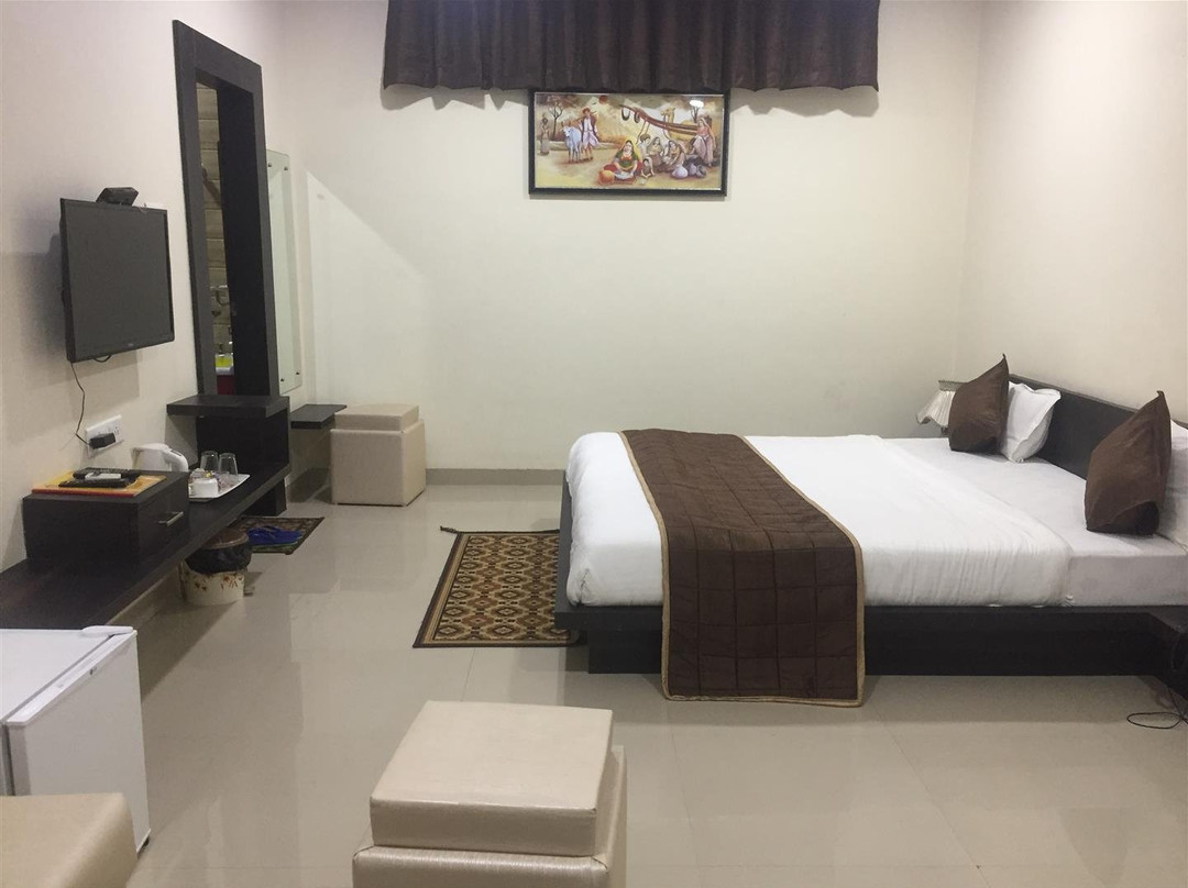 Hotel Devraj Place主图