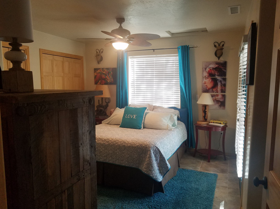 Grizzly Roadhouse Bed & Breakfast主图