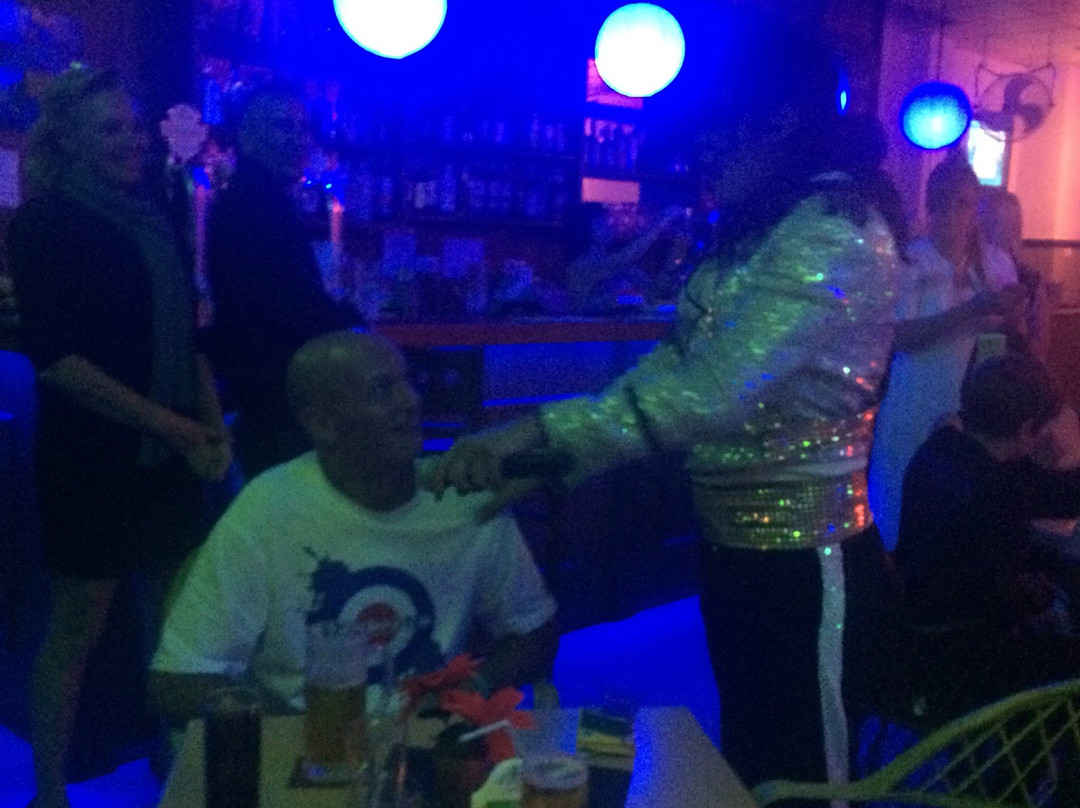 Howlin' at the Moon-奥德杰海岸必去景点