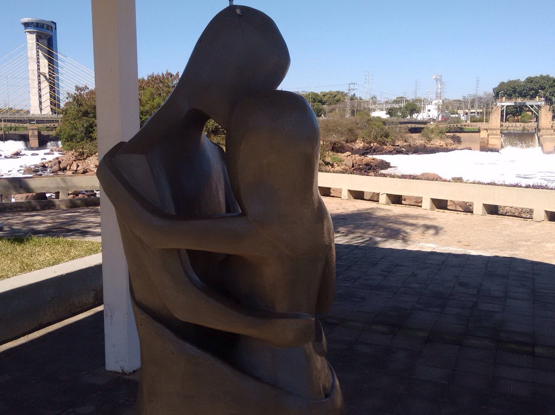 Monumento os Enamorados - Ilha dos Amores-Salto必去景点
