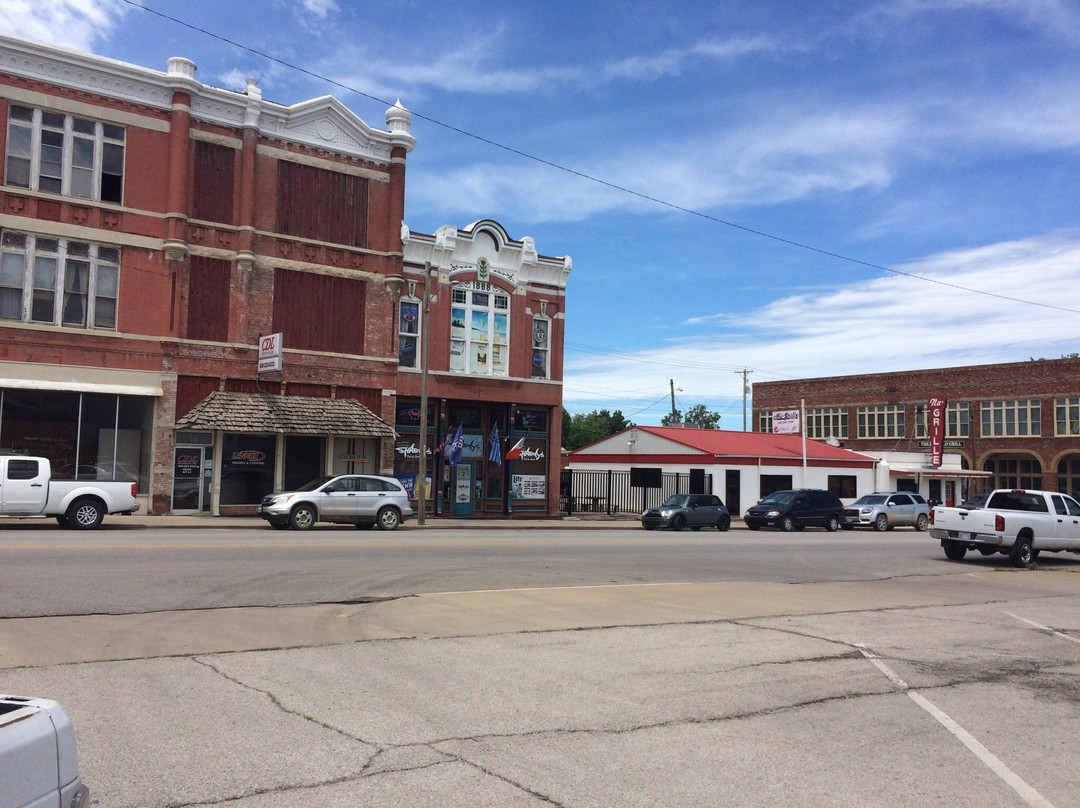 Fort Scott餐馆和美食-Sharky's Pub and Grub