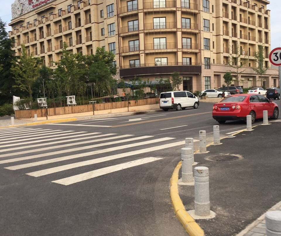 陆港假日酒店主图