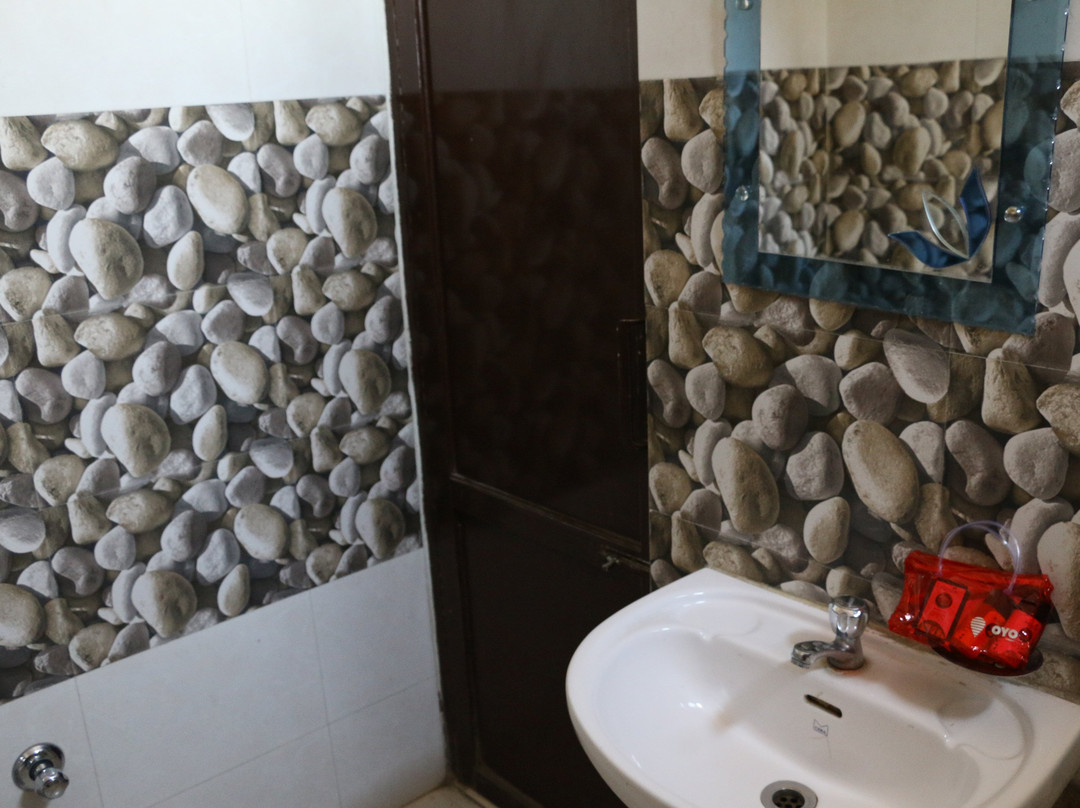 OYO Rooms Railway Station Subhani Building Chowk Brown Road主图