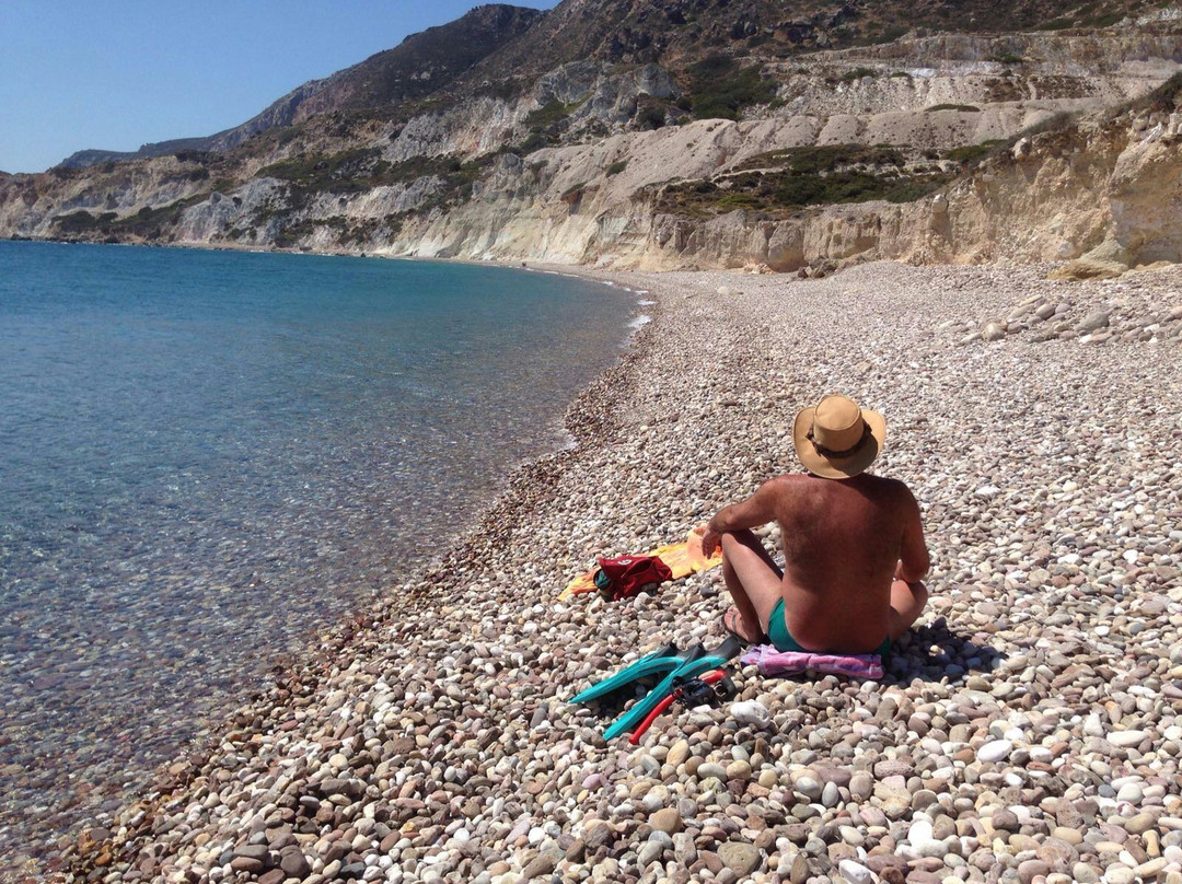 Tria Pigadia Beach-米洛斯岛必去景点