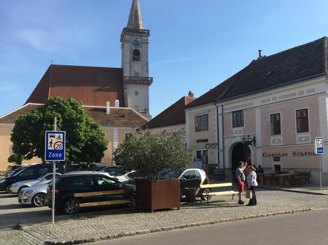 Katholische Stadtpfarrkirche zur Heiligsten Dreifaltigkeit-Rust必去景点
