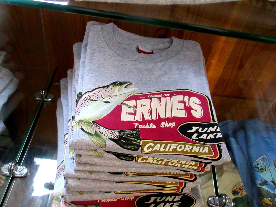 Ernie's Tackle & Ski Shop-六月湖必去景点