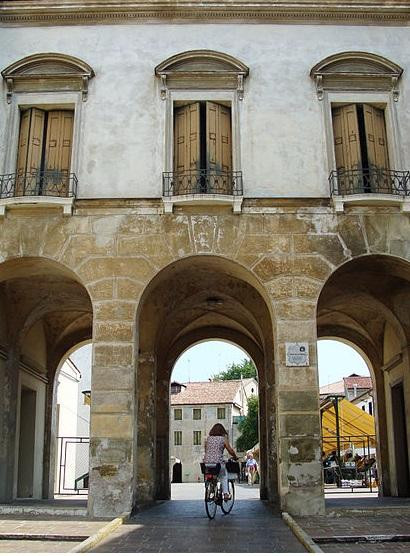 Piazzetta San Parisio-特雷维索必去景点