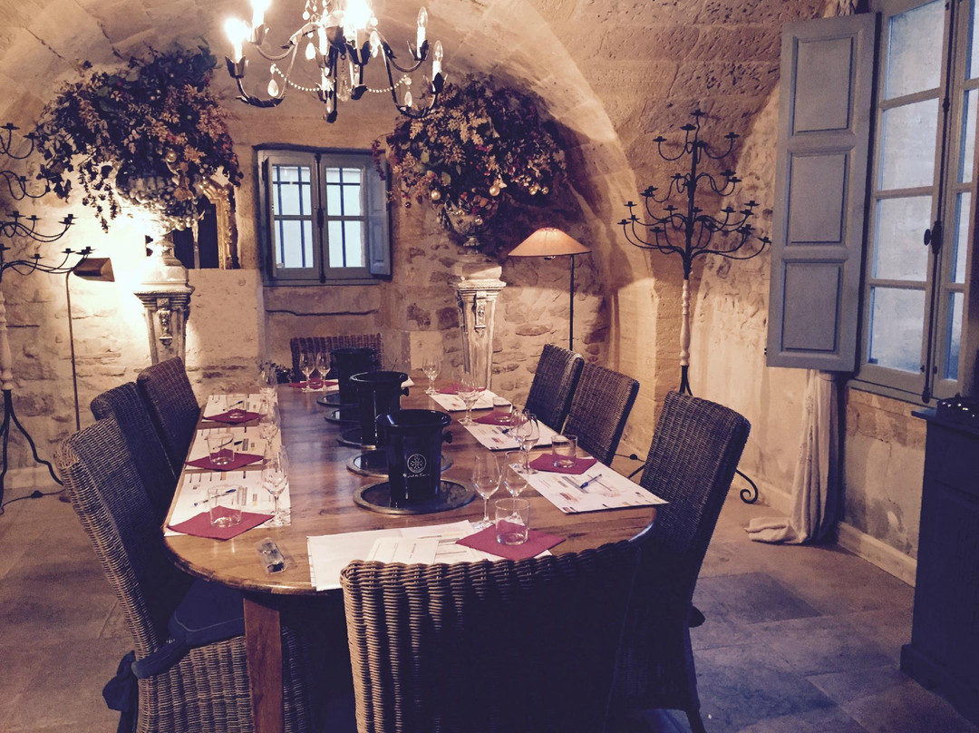 Uzès Wine School-Collias必去景点