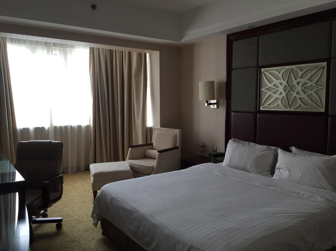 宿适奢华酒店（上海日月光打浦桥地铁站店）主图