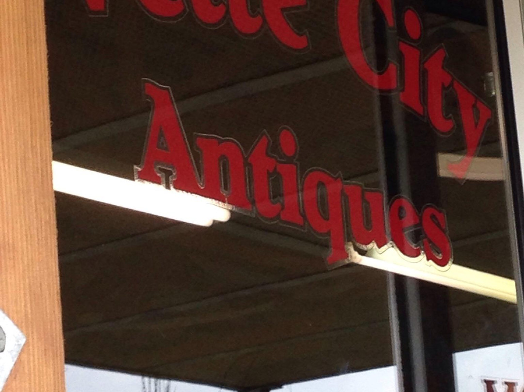 Vette City Antique Mall-鲍灵格林必去景点