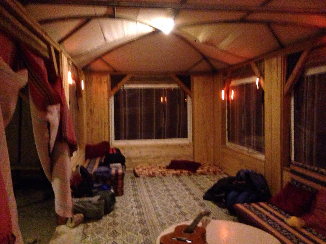 Shaharut Inn