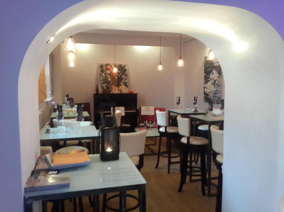 Au Petit Bruxelles Bar - Art-Café-Gallery景点图片
