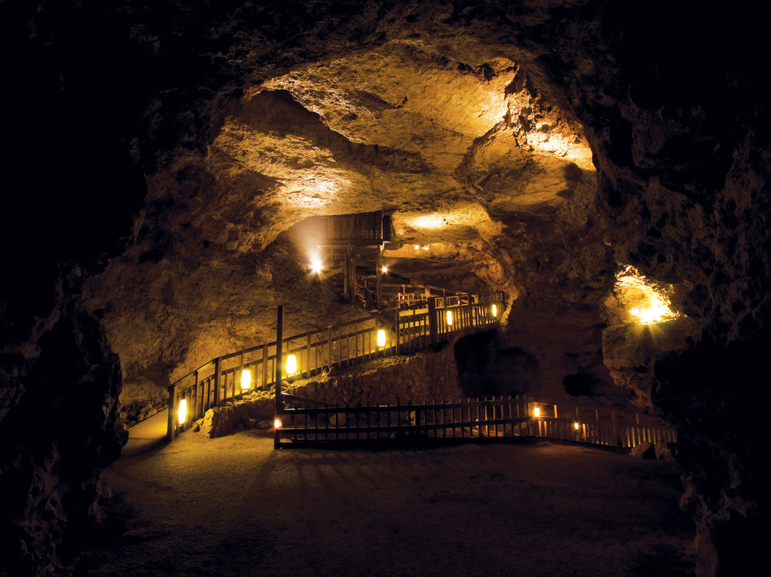 Crystal Cave景点图片