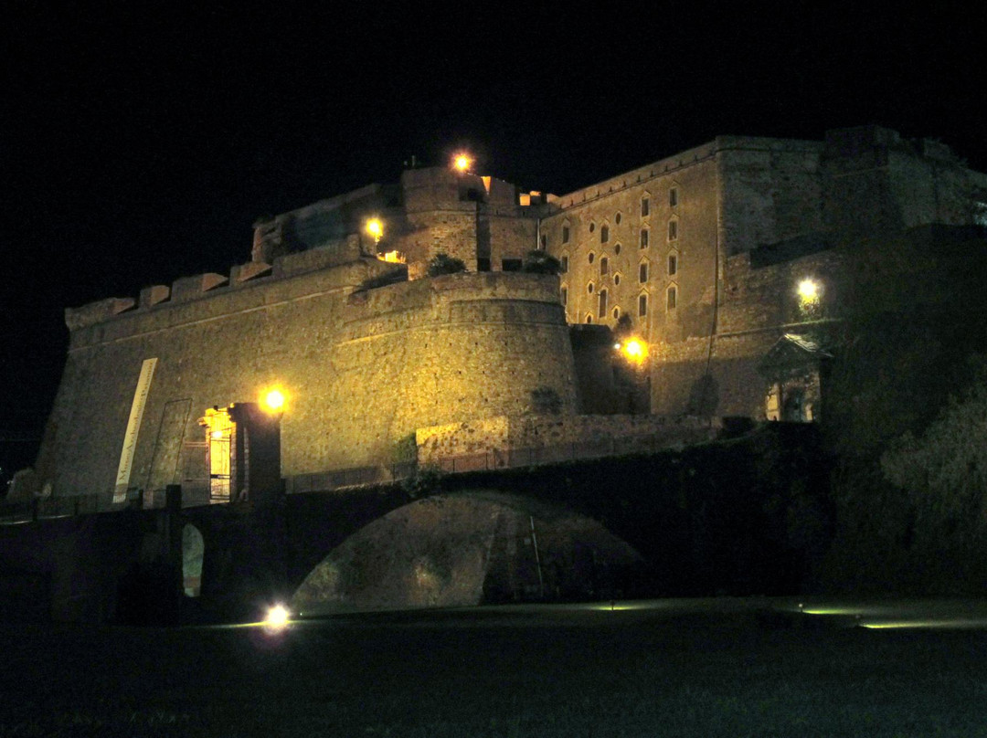 Fortezza del Priamar-萨沃纳必去景点