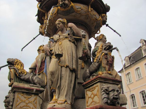 Petrusbrunnen-特里尔必去景点