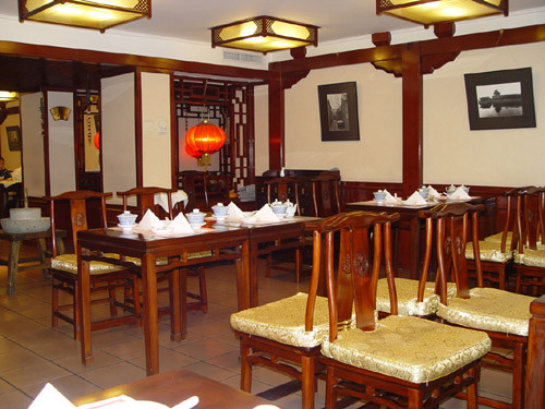 京伦饭店主图
