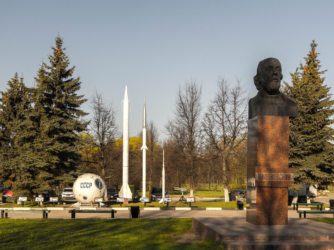 Monument-Bust to Tsiolkovskiy景点图片