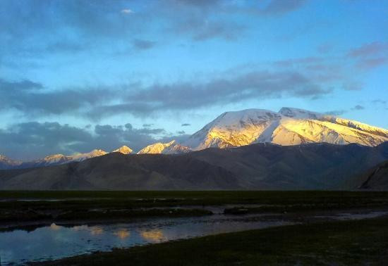 Karakul Lake Tours景点图片