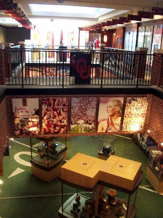 Legends Lobby at the Barry Switzer Center-诺曼必去景点