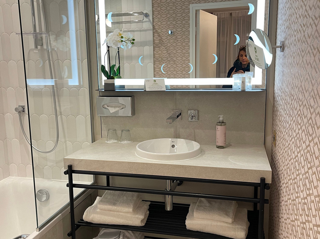 爱思得阿斯特拉歌剧院酒店