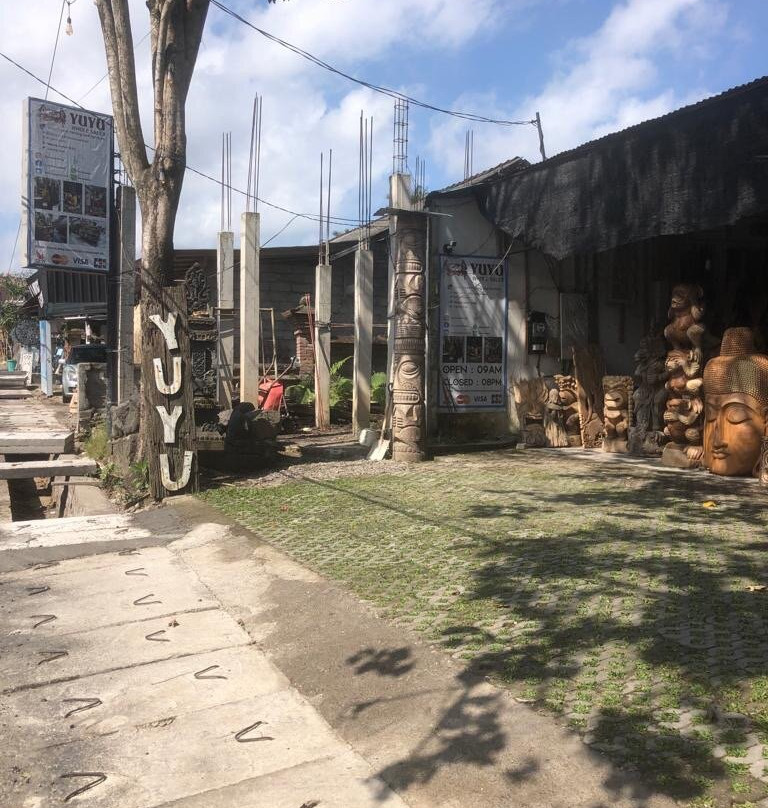 Yuyuwoodcarving景点图片