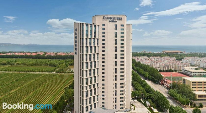 烟台金海岸希尔顿逸林酒店及套房主图