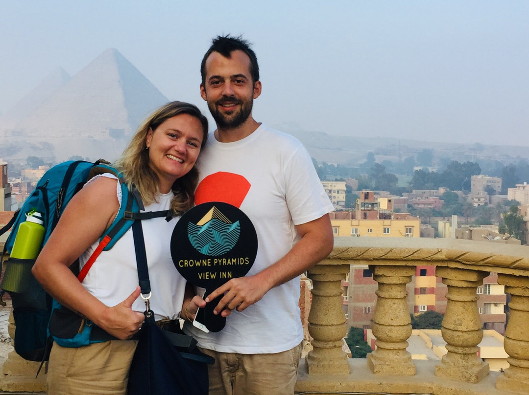 Crowne Pyramids View Inn
