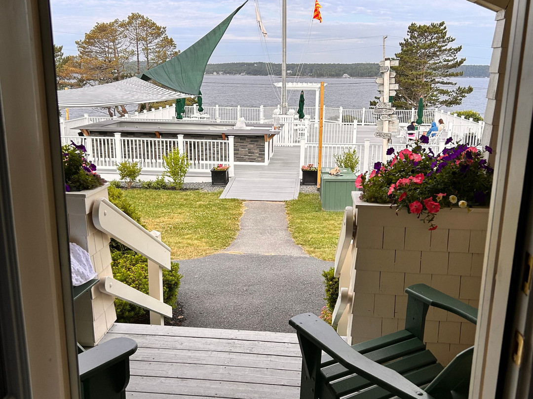 Spruce Point Inn Resort And Spa主图