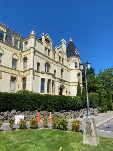 Manresa Castle主图